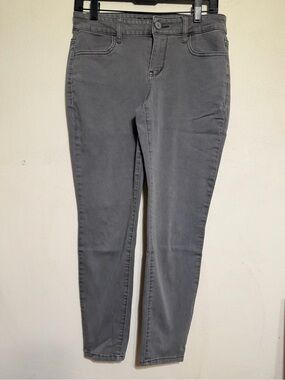 Maurices Skinny Jeans in Gray
